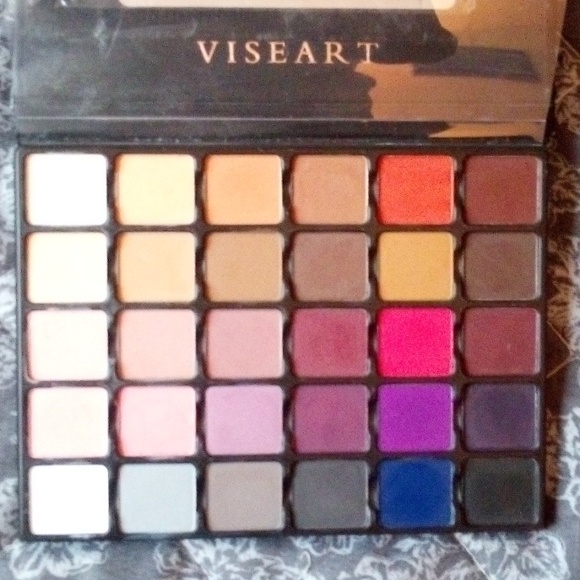 Women's Makeup - Picture 6 of 6